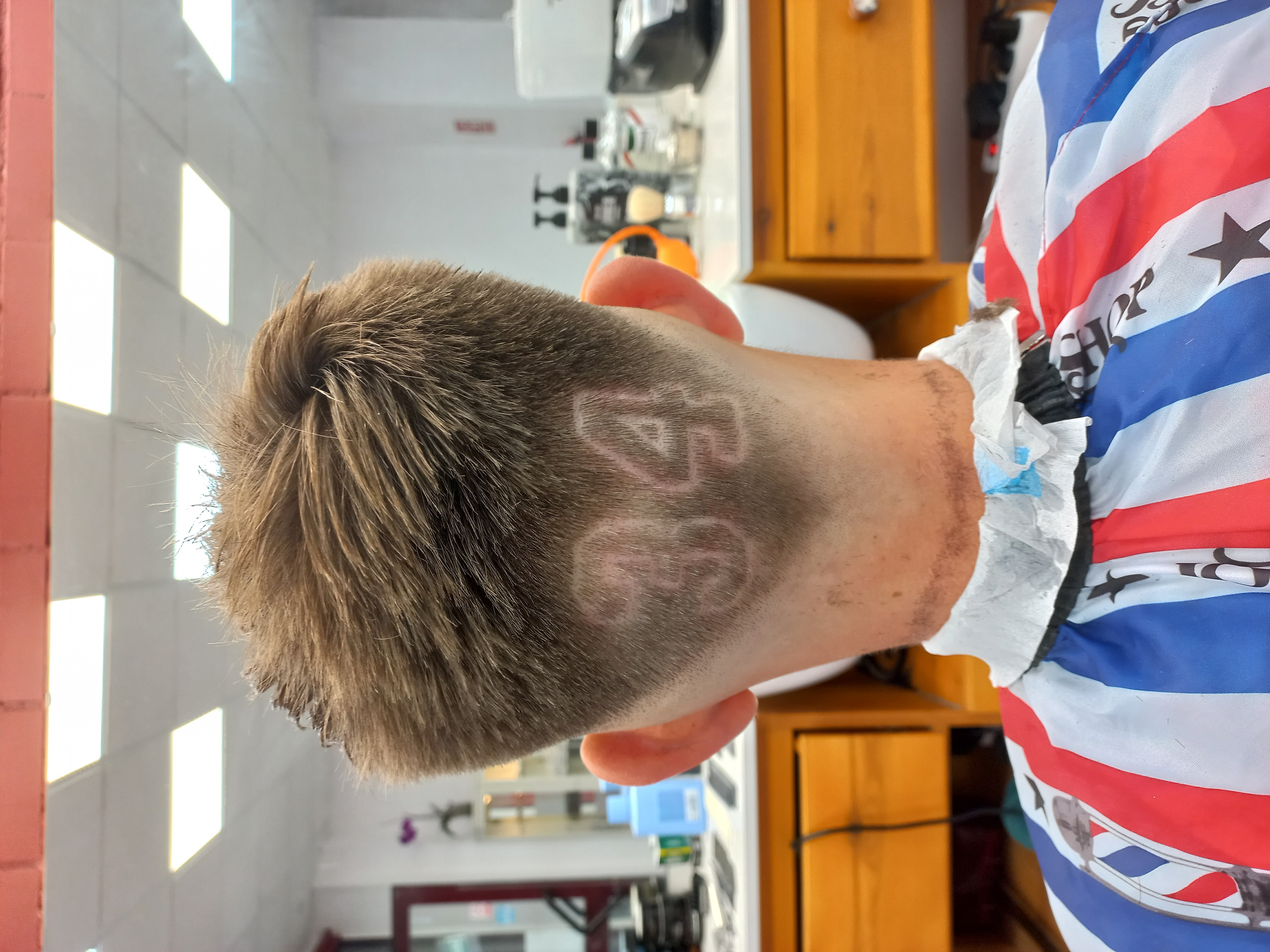Barbershop Olay - corte de pelo a niño con dibujo número 34